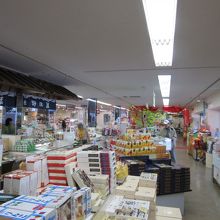 美術館のセンターと共有施設なのでレストラン、お土産とも充実