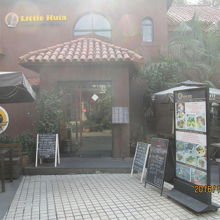 戸建てのレストランです。