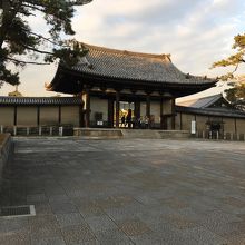 法隆寺南大門。