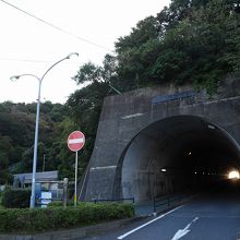 旅館近くの鳴門山トンネル①