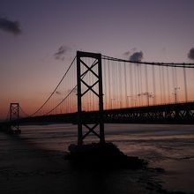 部屋から見た朝焼けの明石海峡大橋②