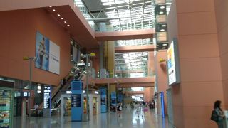 関西空港のメインターミナルです