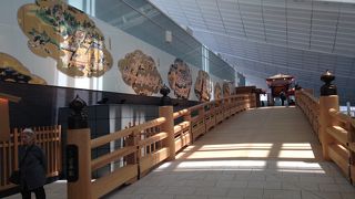 日本橋が再現されているターミナルビル