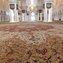 世界最大の1枚絨毯。すべて職人による手作り