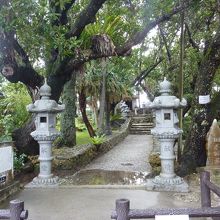 公園入口にある観音堂