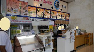 空港のファーストフード店