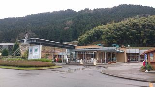 ドライブの途中で立ち寄れる温泉とショッピング