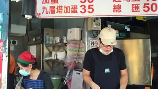 人気の「天津葱抓餅」へ