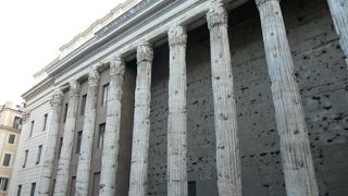 広場にある神殿