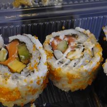 友人が購入したカリフォルニアロールのおすそ分け