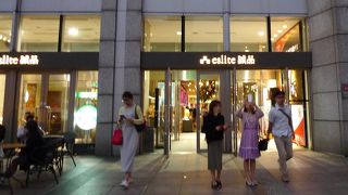 松菸店はショッピングセンターだったが、信義店はデパートっぽい。