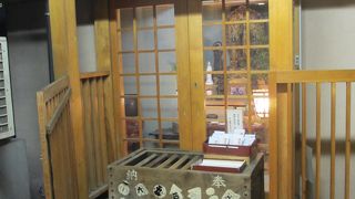 ビルの中にあります