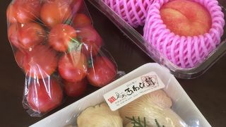 新鮮なフルーツを買い、美味しいパンケーキを楽しみました。