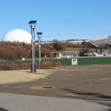 天気のいい日曜の午前なのに誰も人がいません