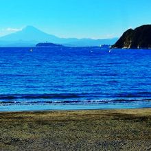 富士山, 江ノ島, 稲村ケ崎, 左のミニ富士は金時山