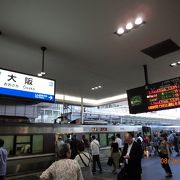 新幹線の新大阪駅から一駅!　ビジネス客、観光客で混み合うターミナル駅です!