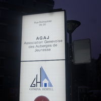 入口にある電光標識の様子（夜間はこちらを目印に）