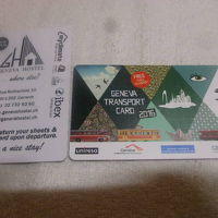 チェックイン時にカードキーとトランスポートカードが渡されます