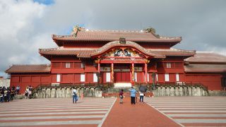 復元された首里城の姿に沖縄の歴史を思う。