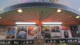 貴重な映画を上映する