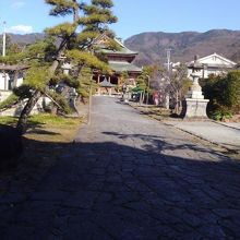 参道からの御本堂