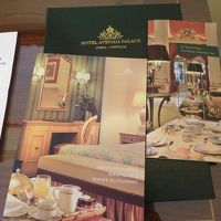 豪華なパレスラウンジでのアフタヌーンティー、いいな。