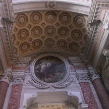 装飾の美しさには思わず息を飲んでしまいます