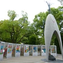 多くの折り鶴が奉納されてました