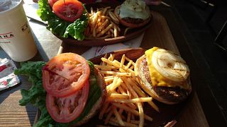普通のチーズバーガーを食べてみた