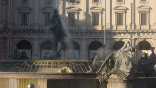 なかなかセクシーなデザインの噴水です