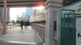 橋らしくない橋とでもいうべきか