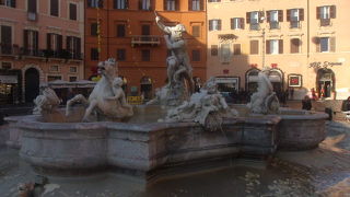 ナヴォーナ広場の北側にある噴水です