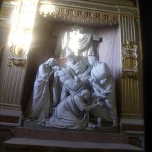 こんな美しい彫刻も見られますよ！