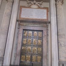 聖なる扉の様子