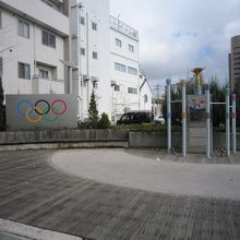 ２聖火台モニュメント