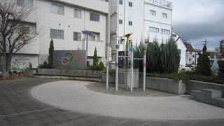 聖火台のモニュメントがありました