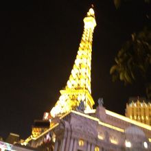 きらめくエッフェル塔