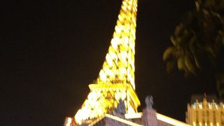 小ぶりのエッフェル塔