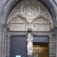 入り口です。これも実に見事