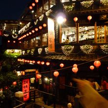 外観は夜は情緒が有り素晴らしいです