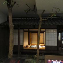 子規と漱石が共に暮らした愚陀佛庵の復元展示