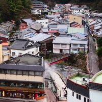 ベランダ越しに温泉街が見えます。