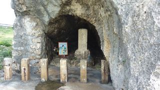 東平安名崎先端近くにある大岩