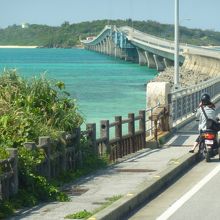 島と橋が見える絶景スポットです