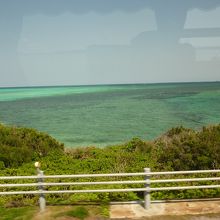 宮古島ブルーの海に囲まれています