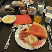 フルーツいっぱいの朝食