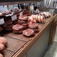 パンもたくさんあります。