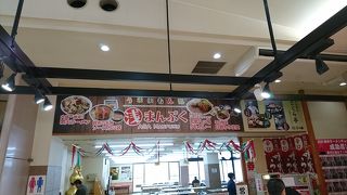 以外と美味しいフードコートでも時間がかかる