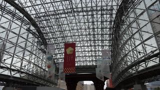 金沢駅で旅人をもてなすドーム