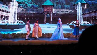 レリゴーを熱唱